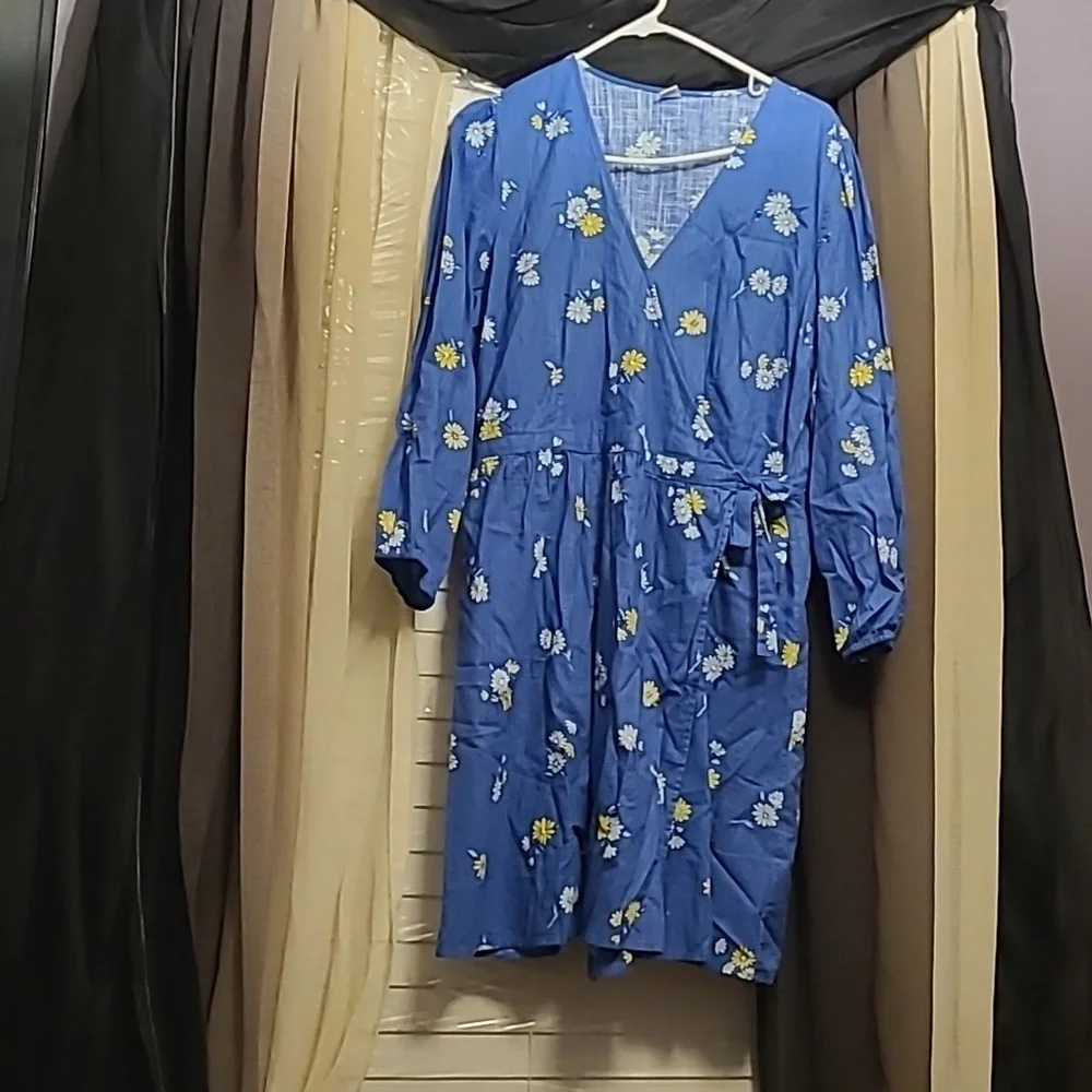 Old Navy Pre-loved Navy and White flower print dress. - Picture 2 of 7